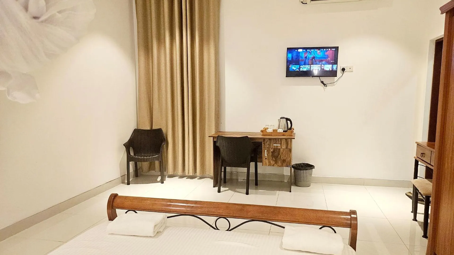 Lc Hotels 니곰보