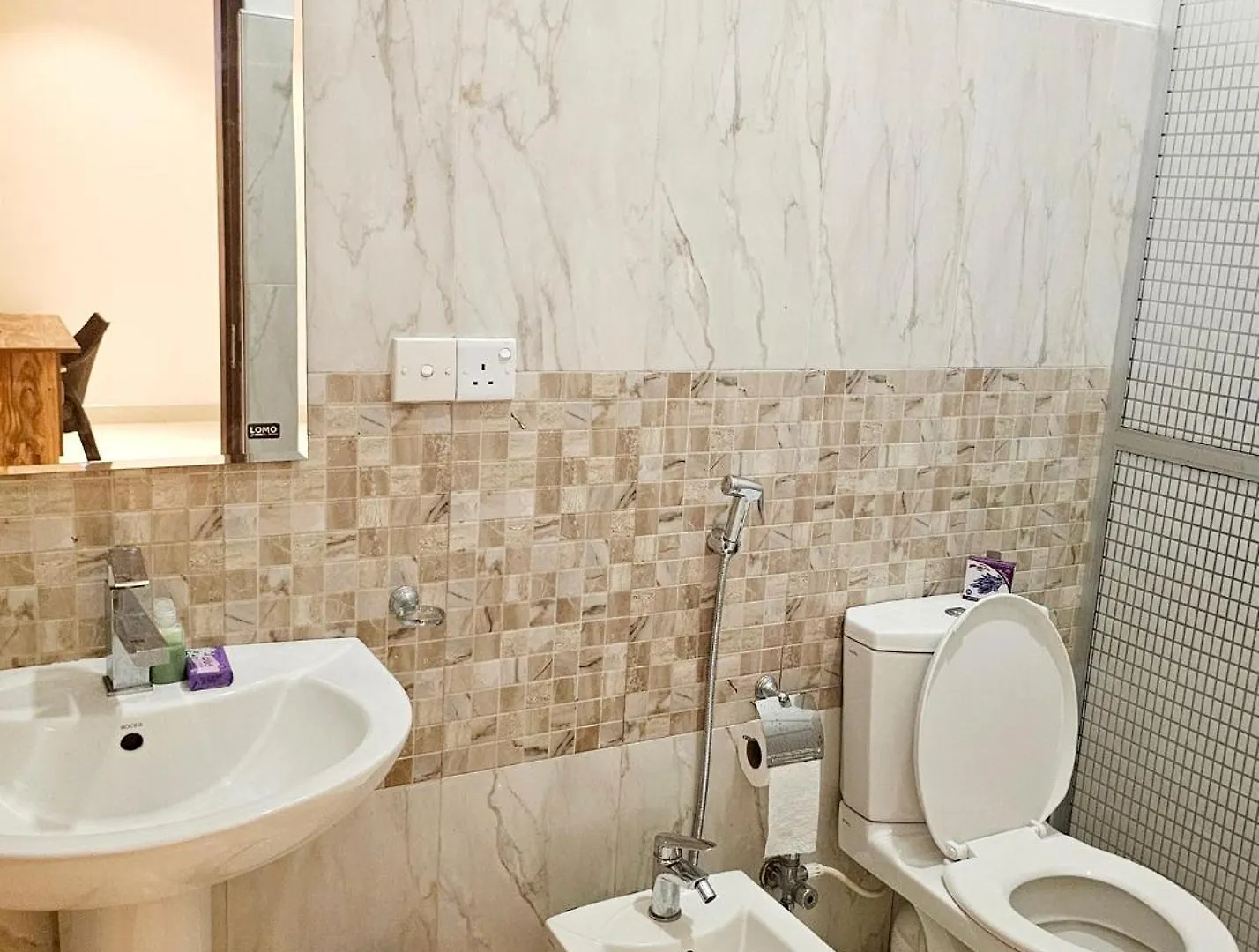 Lc Hotels 니곰보